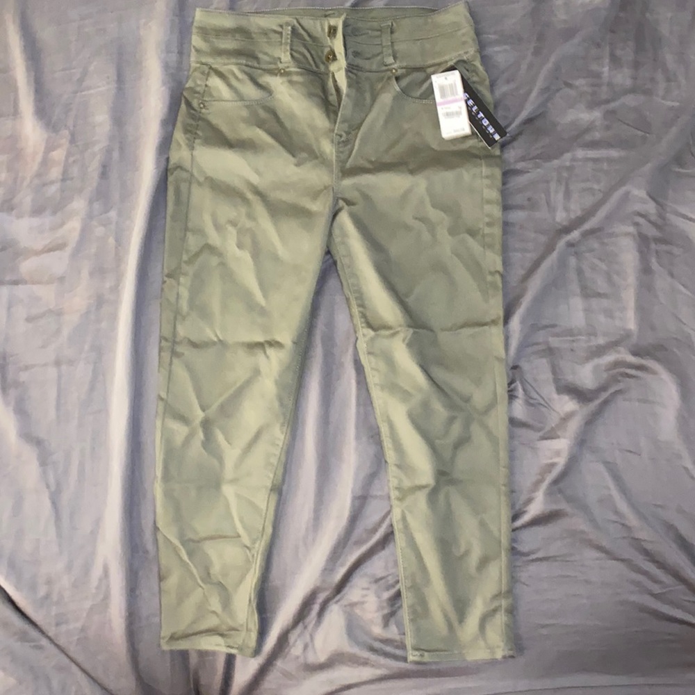 Tinseltown NWT Olive capri pants size 11 juniors